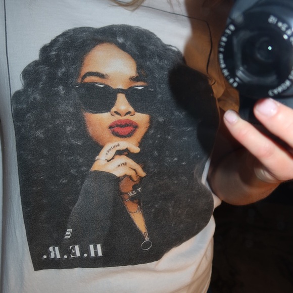 Graphic T-Shirt - Picture 2 of 5